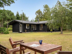 Holiday Home Elja - 750m from the sea by Interhome in Bogø By